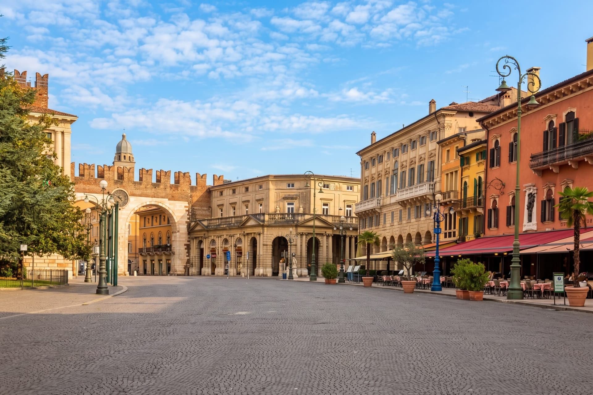 Piazza Bra, a 450 m da Marcello Sleep & Spa, nel centro storico di Verona